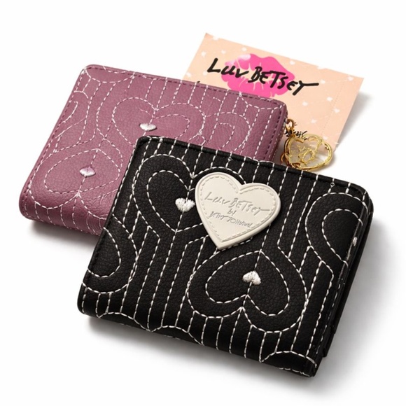 Betsey Johnson Handbags - NWT Betsey Johnson 2pc Bifold Wallet Set Hearts Quilted Black & Mauve Card Case